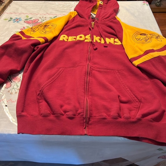 Washington Redskin zip up jacket only wore twice In great condition - Picture 3 of 3